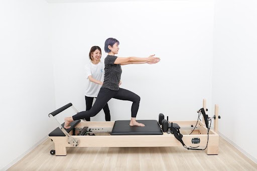 美姿勢・美脚作り専門スタジオ【REMAKE】